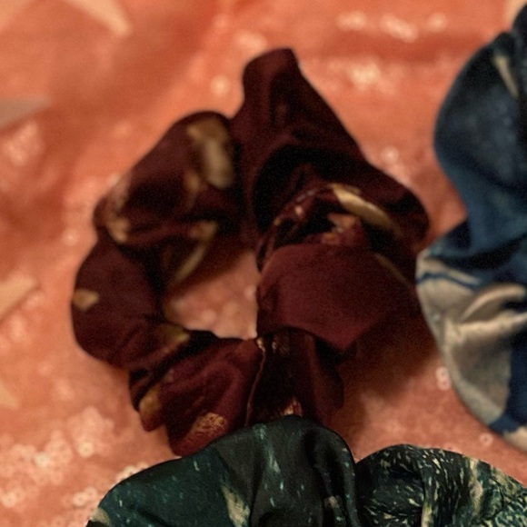 bundle of taylor swift scrunchies hair ties set 8 - Picture 16 of 16